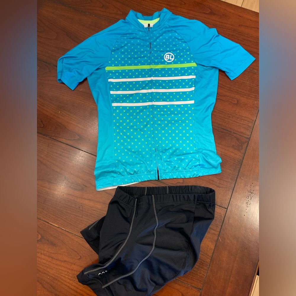 Cycling jersey and shorts - ladies size small , new condition !